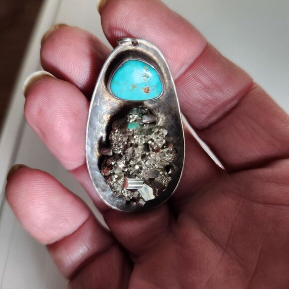 Vintage Native American Turquoise & Pyrite Pendant Oval Design Handcrafted Antiq - Picture 1 of 4